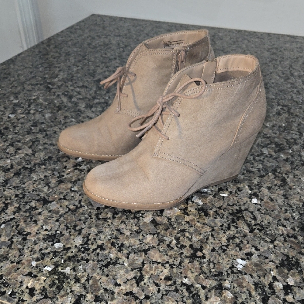 Universal Thread Tan Wedge Shoes